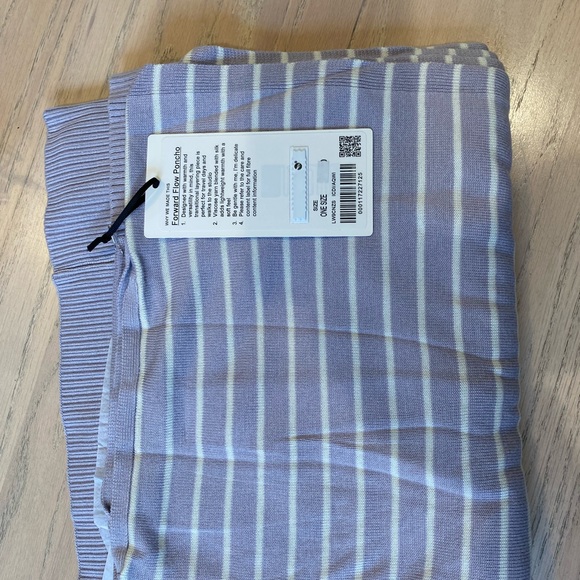 Lululemon Forward Flow Poncho - Picture 6 of 6